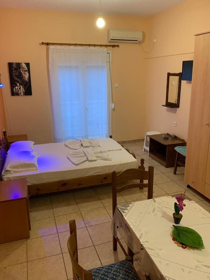 Kostas Rooms Votsi  Eksteriør billede