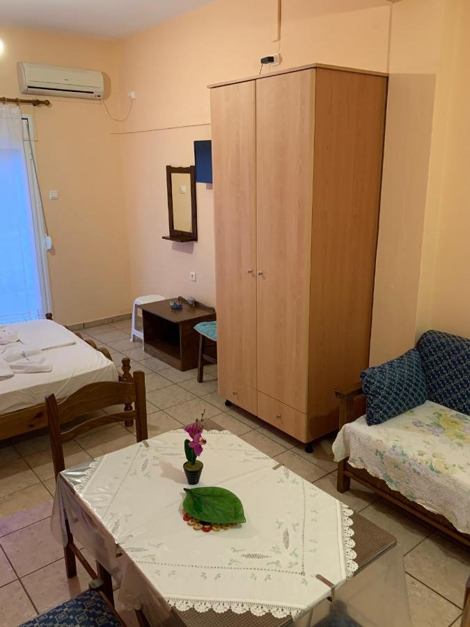 Kostas Rooms Votsi  Eksteriør billede
